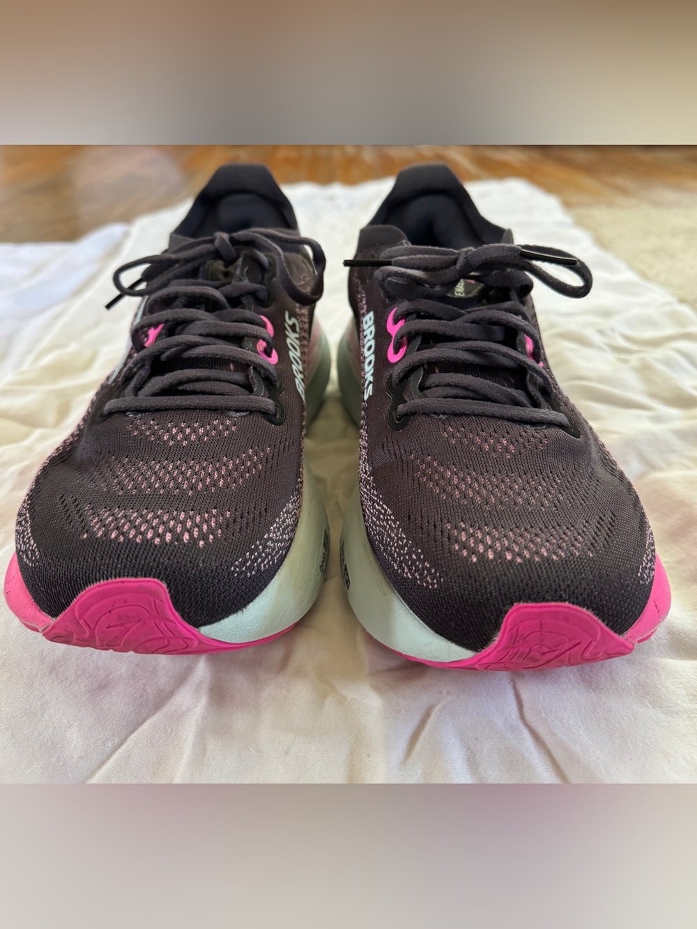 Brooks Adrenaline GTS 25 Women’s 9.5 B Black and Pink Running Shoes